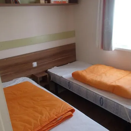 Camping Mobilhome Des Tamaris *